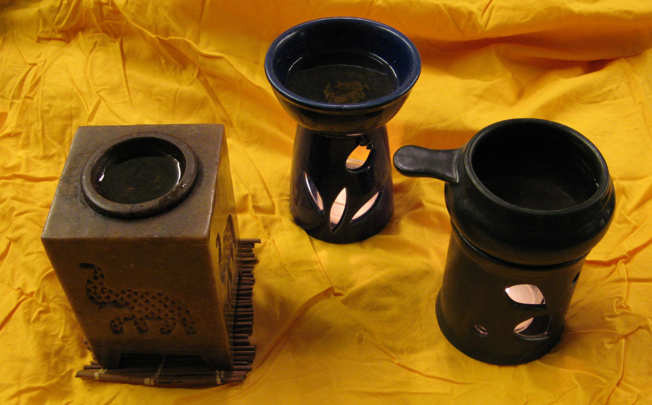 Mood-Setting Diffusers & Essential Oils