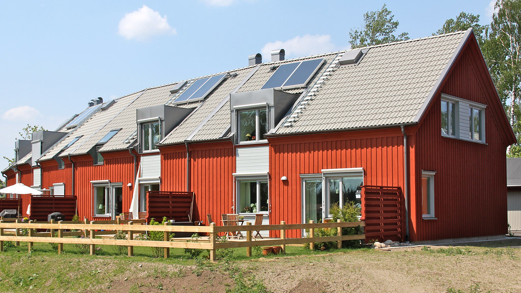 Passive House Design with Recycled Elements