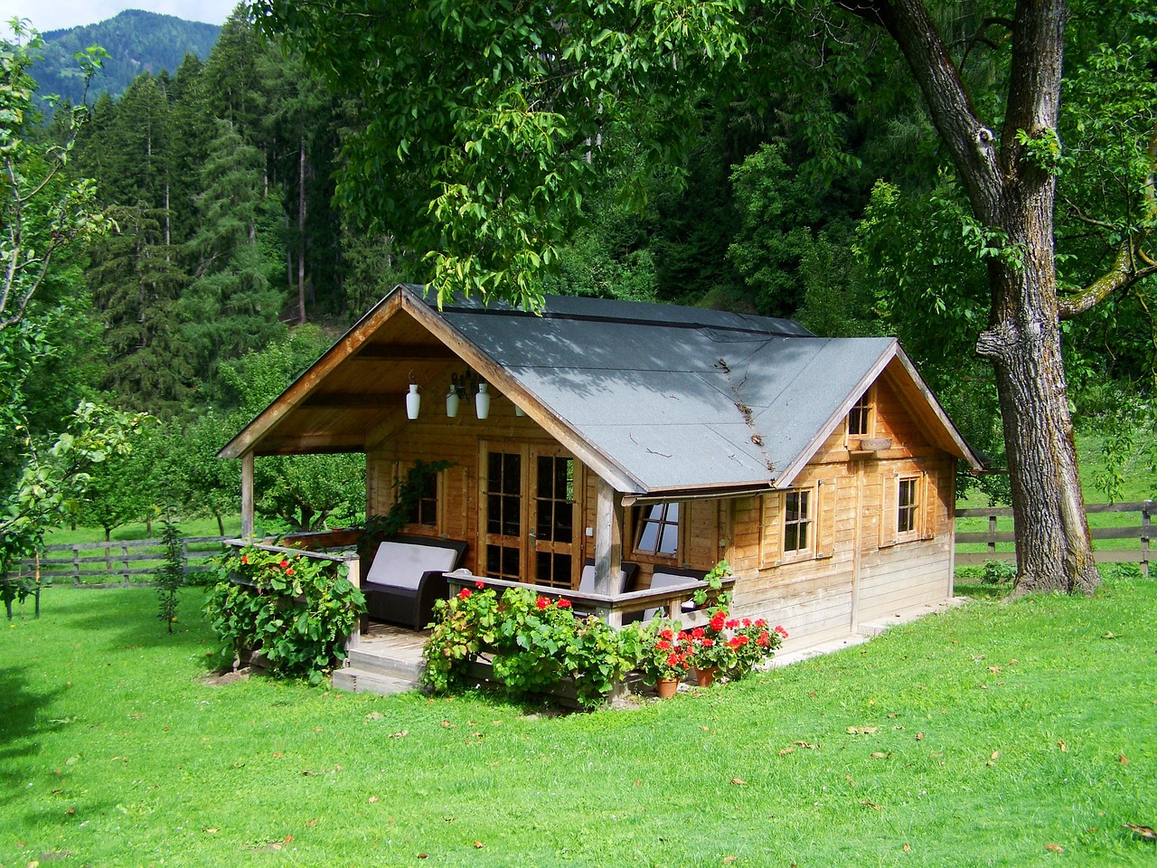 Tiny Cottage Living