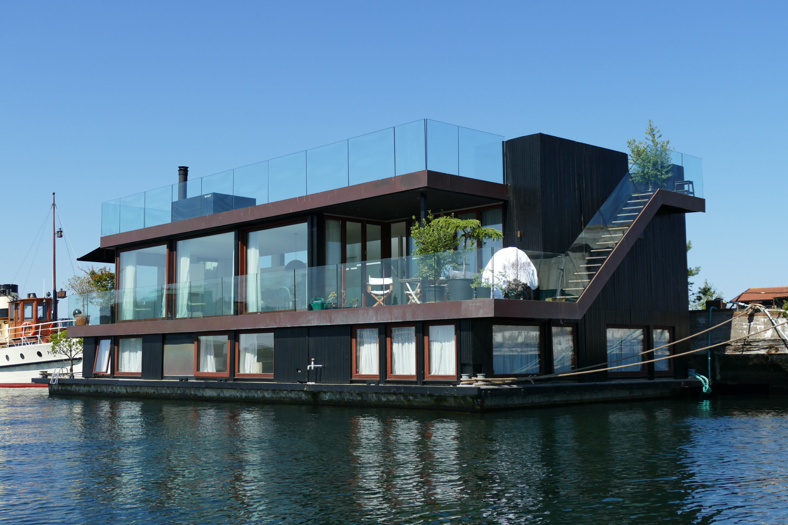 Floating Box House