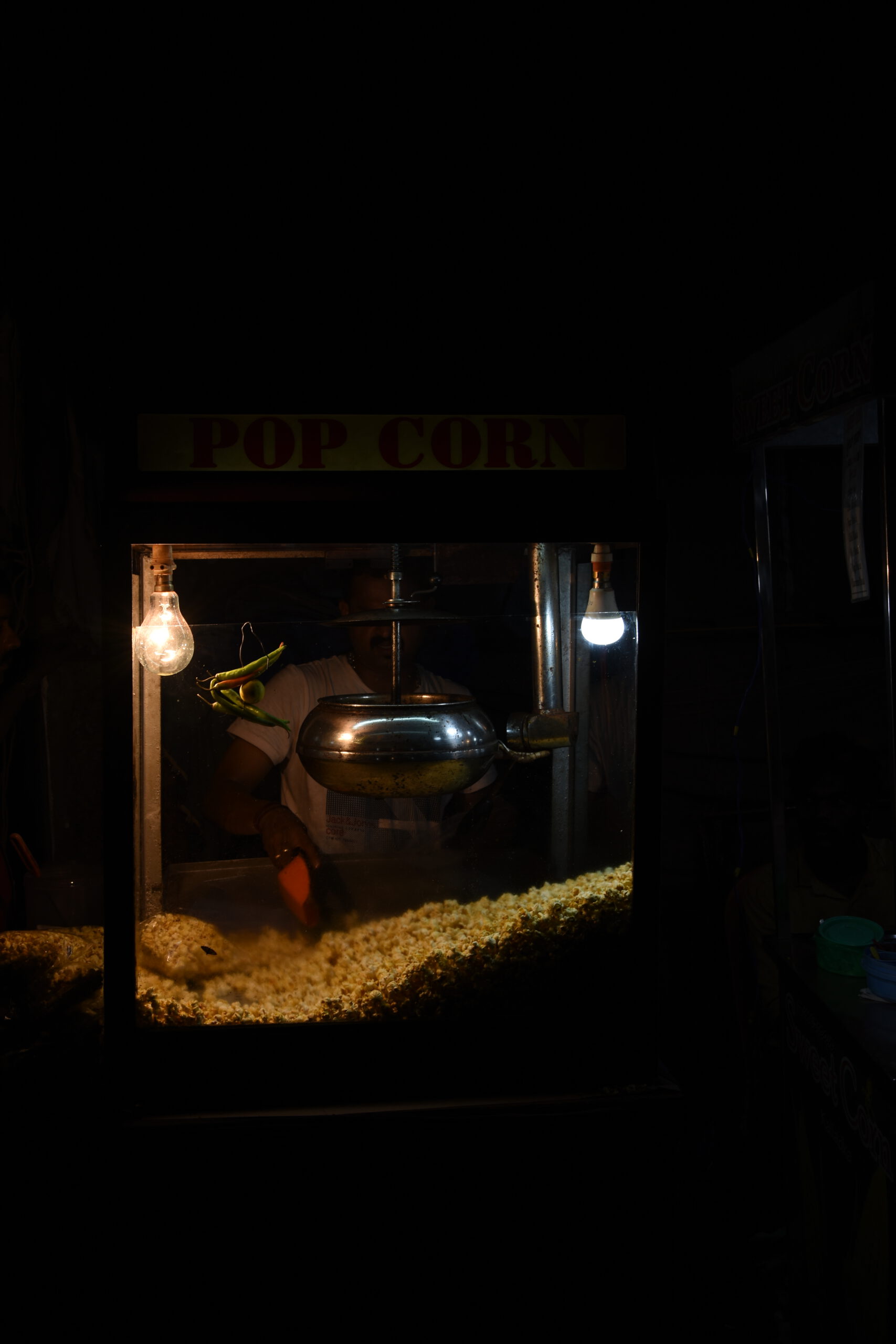 Built-in Popcorn Machine & Snack Bar