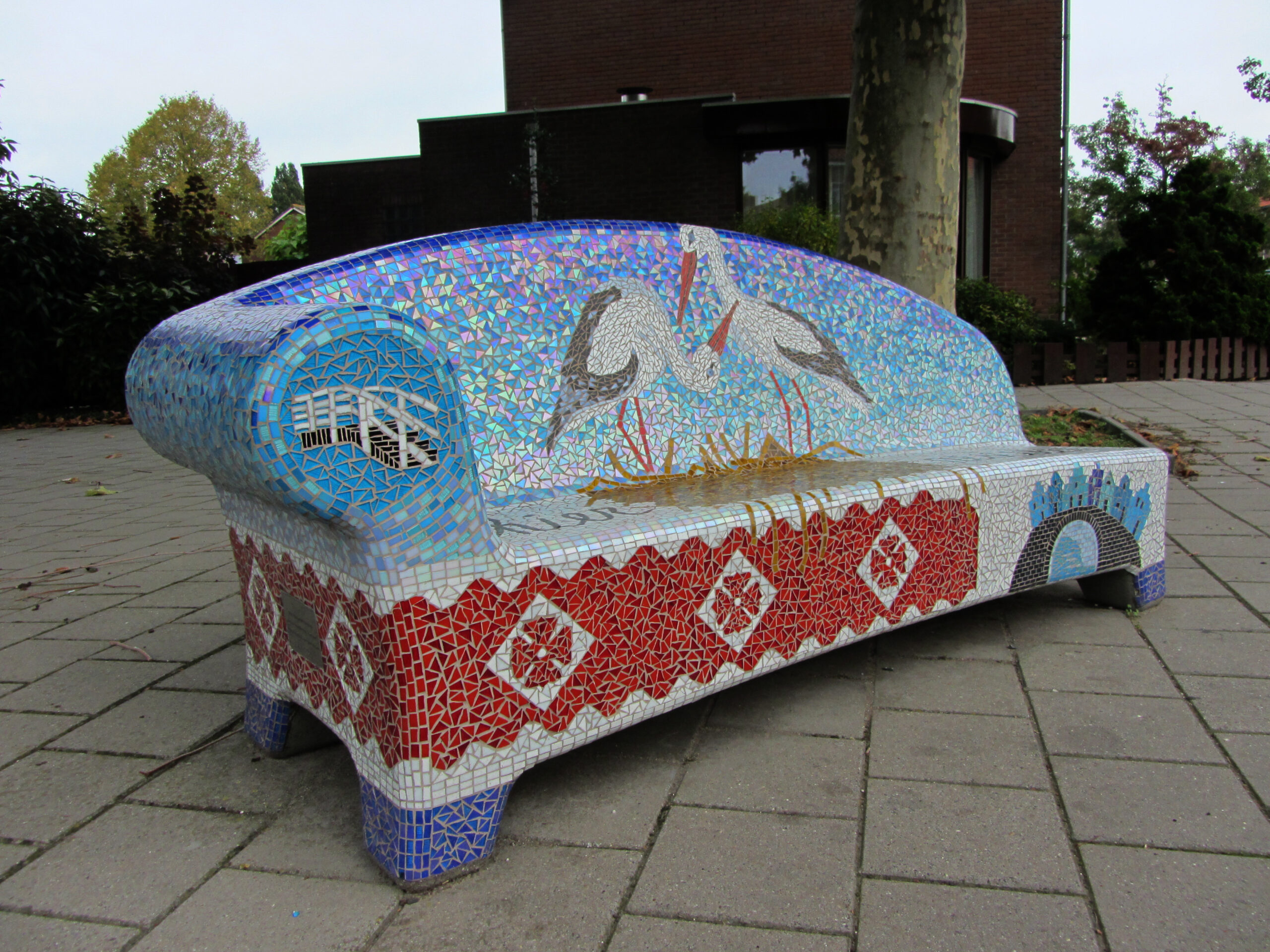 Statement Sofas & Seating