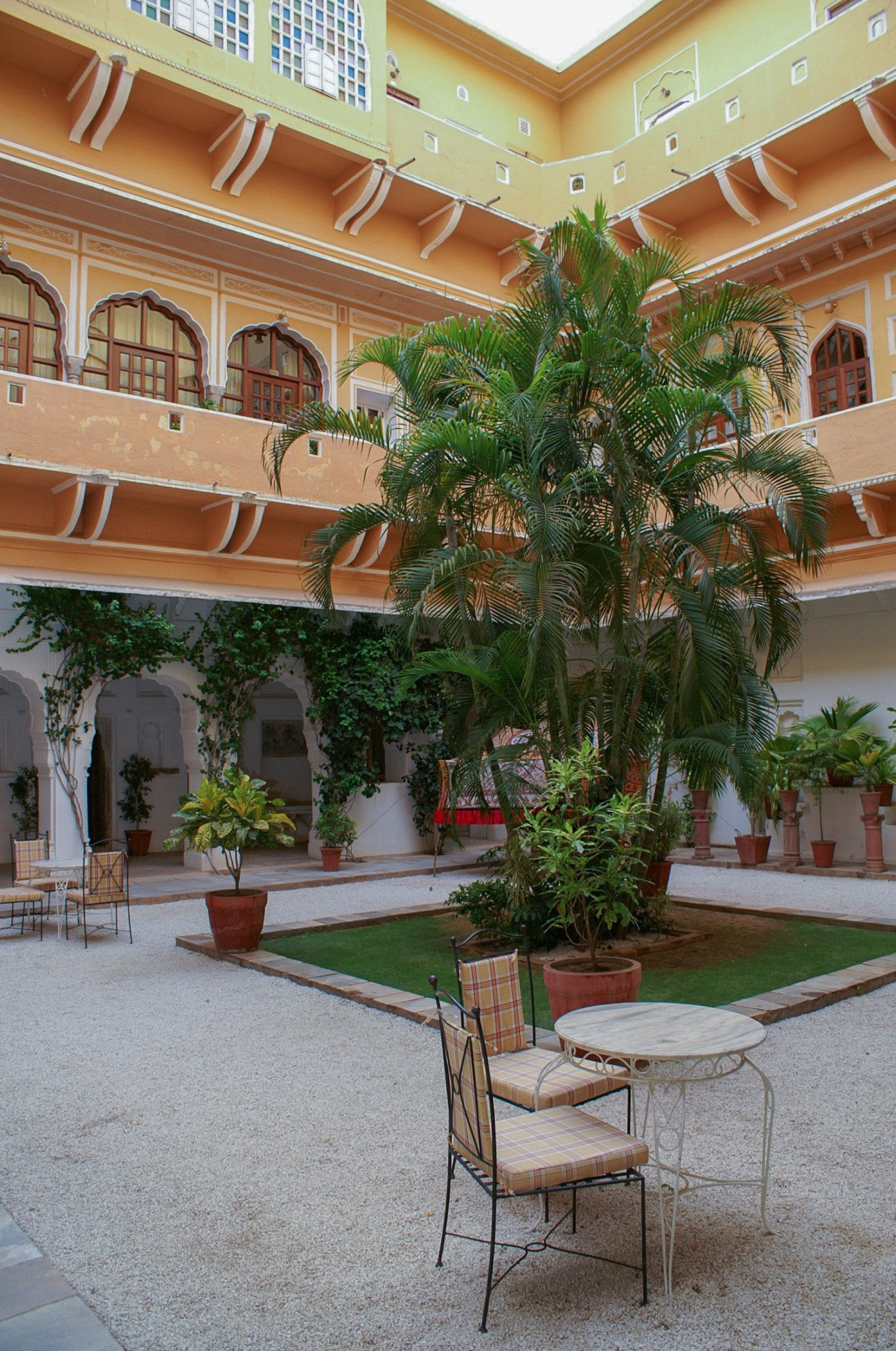 6 Indoor-Outdoor Living Features Redefining Luxury Homes