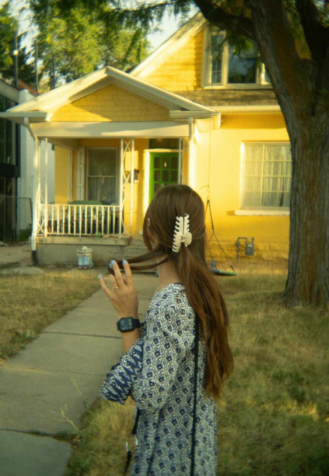 Should You Say Hi? The Unwritten Rules of Neighbor Etiquette (And Awkward Moments)